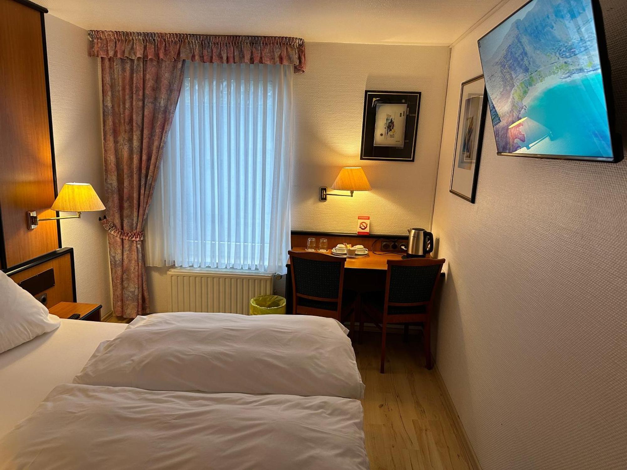 Hotel Zur Post Dabringhausen - Contactless Self Check-In ヴェルメルスキルヒェ エクステリア 写真